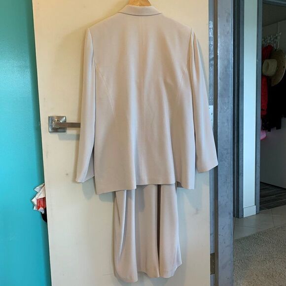Vintage knee length dress with matching tailored jacket, EUC, extensively beaded - Picture 9 of 15